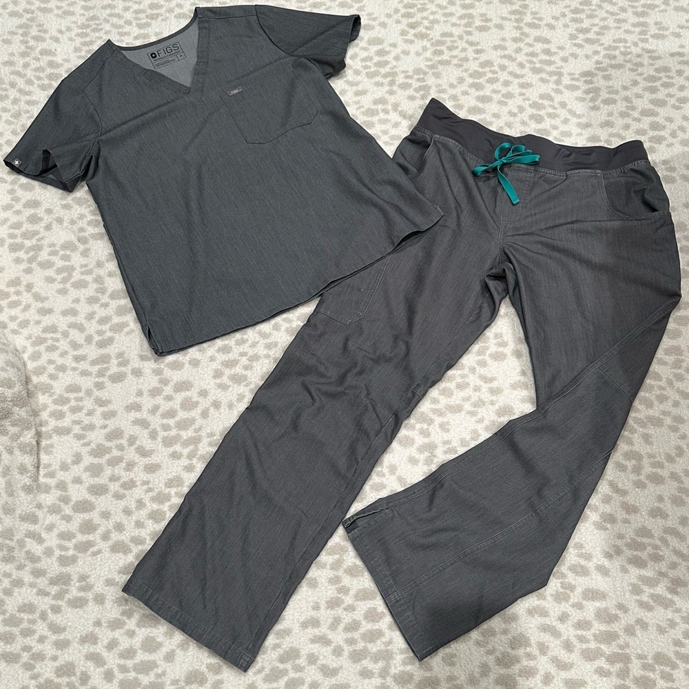 FIGS scrubs, gray